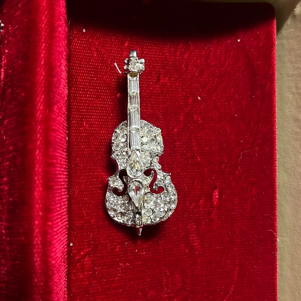 Musicians pin